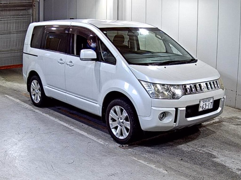 MITSUBISHI DELICA D:5