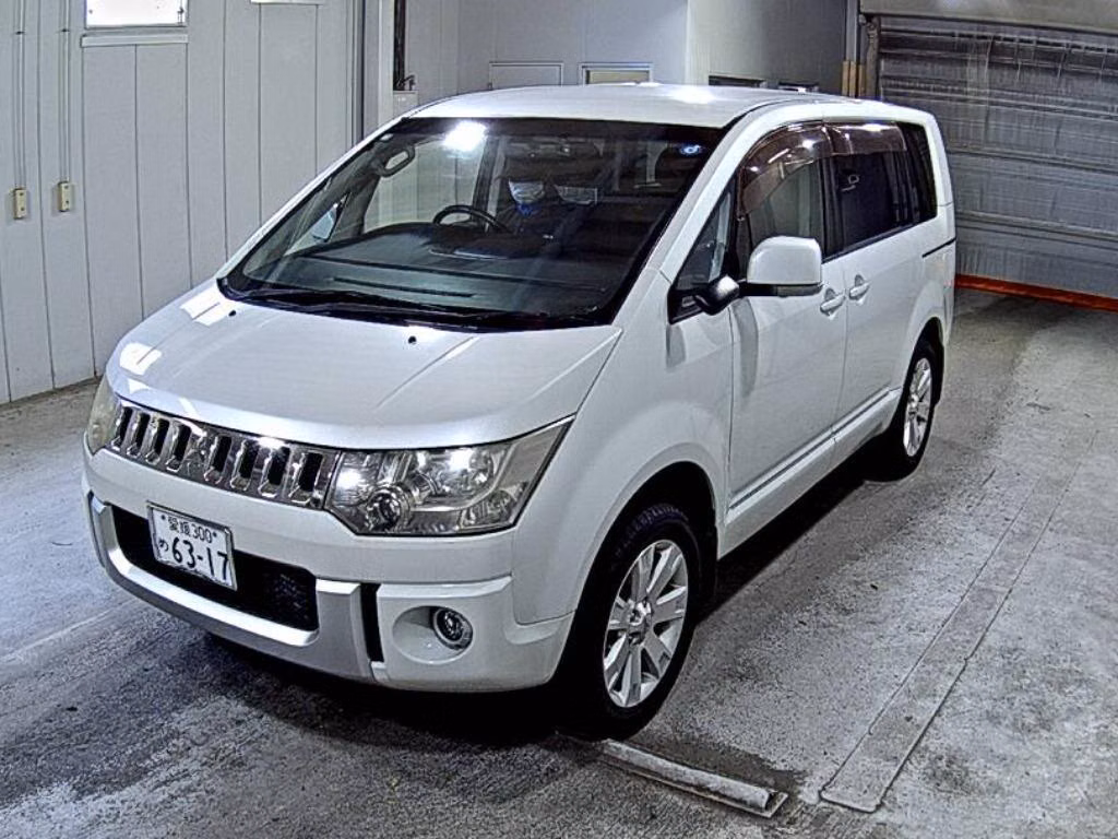 MITSUBISHI DELICA D:5