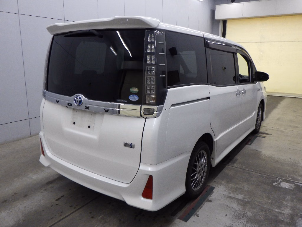 TOYOTA VOXY
