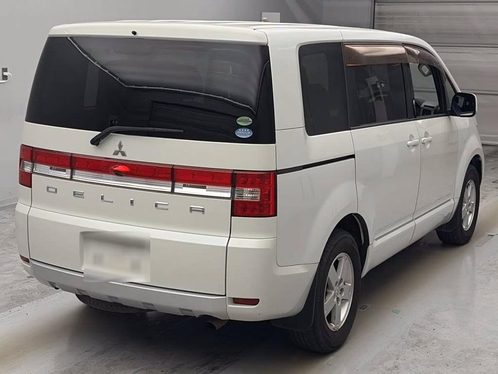MITSUBISHI DELICA D:5