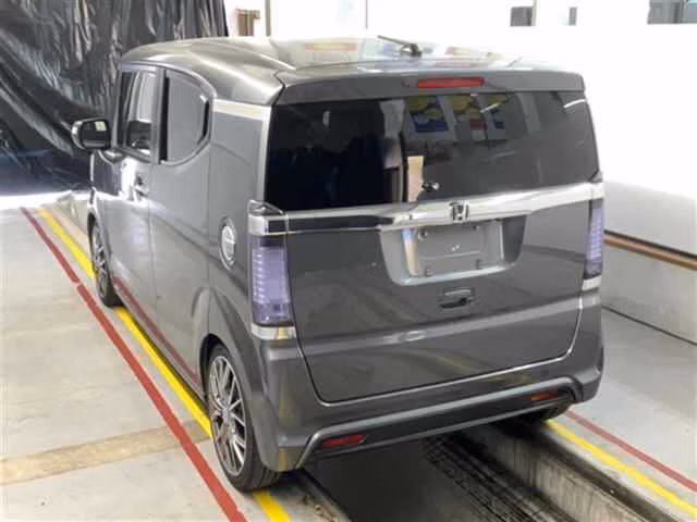 HONDA N-BOX SLASH
