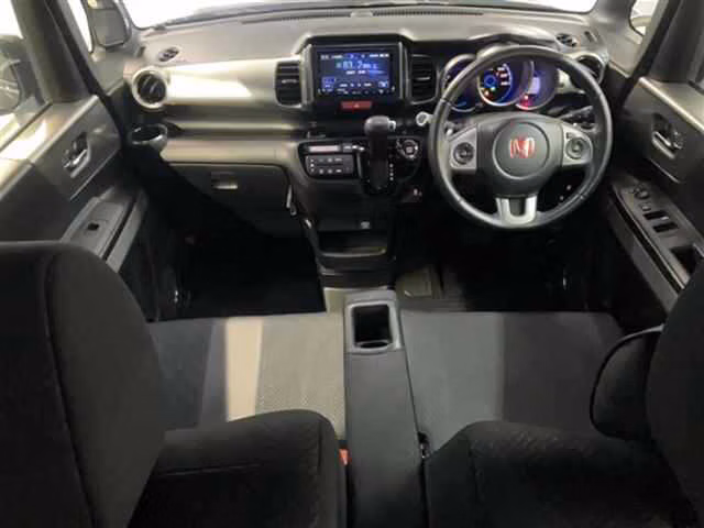 HONDA N-BOX SLASH