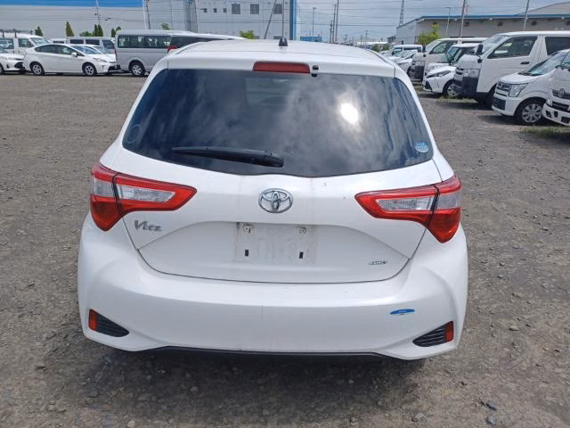 TOYOTA VITZ