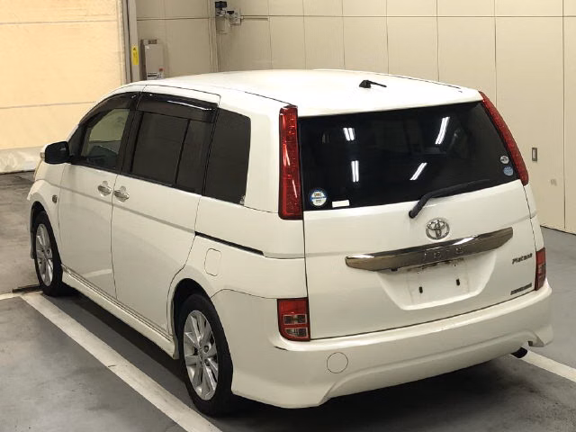 TOYOTA ISIS