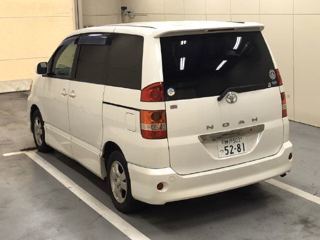 TOYOTA NOAH