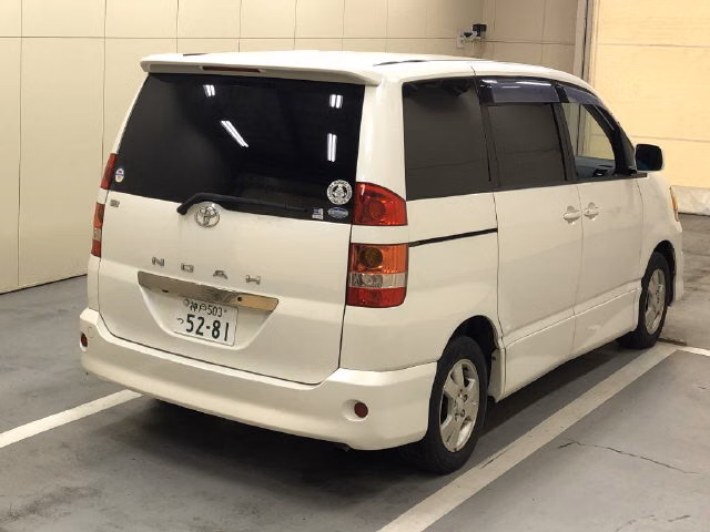 TOYOTA NOAH