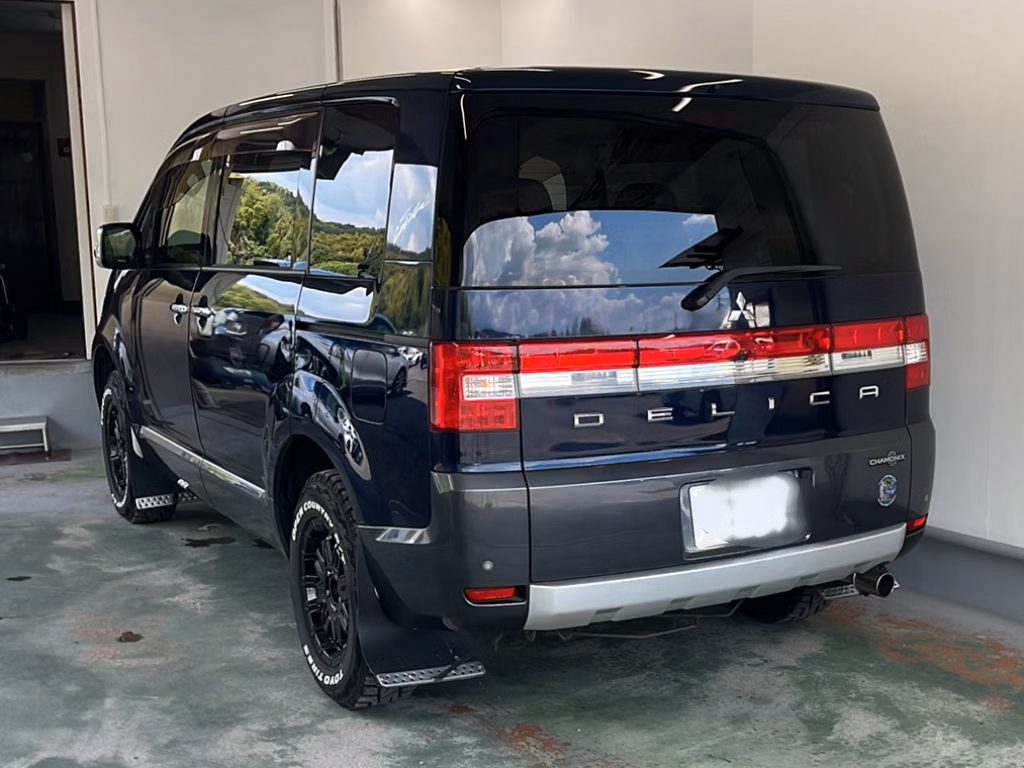 MITSUBISHI DELICA D:5