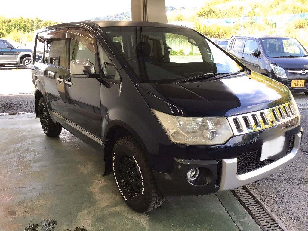 MITSUBISHI DELICA D:5