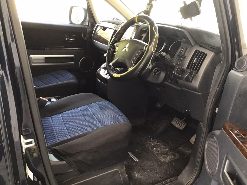 MITSUBISHI DELICA D:5