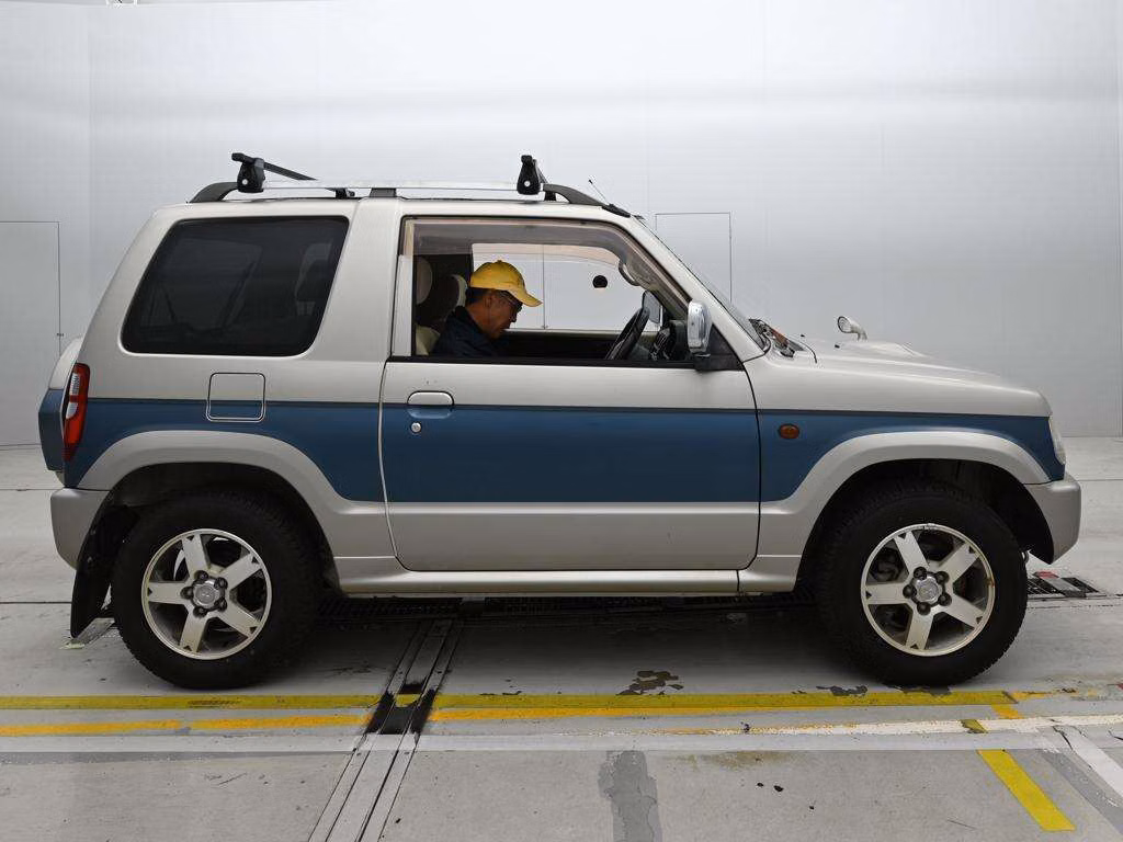 MITSUBISHI PAJERO MINI