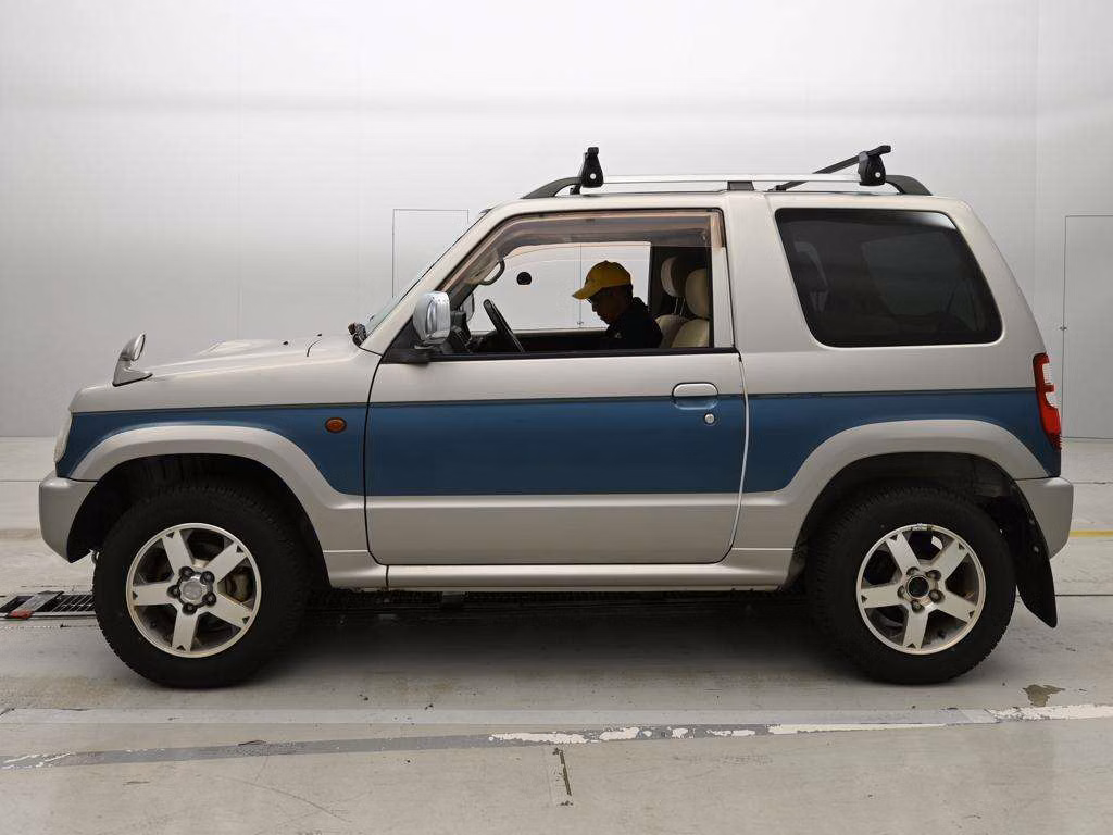 MITSUBISHI PAJERO MINI