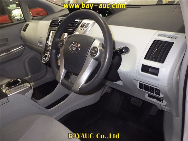 TOYOTA PRIUS ALPHA