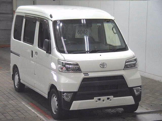 TOYOTA PIXIS VAN