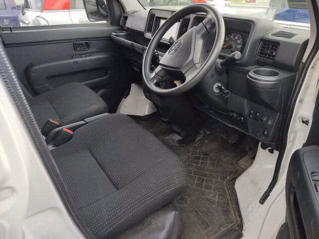 TOYOTA PIXIS VAN