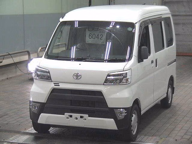 TOYOTA PIXIS VAN