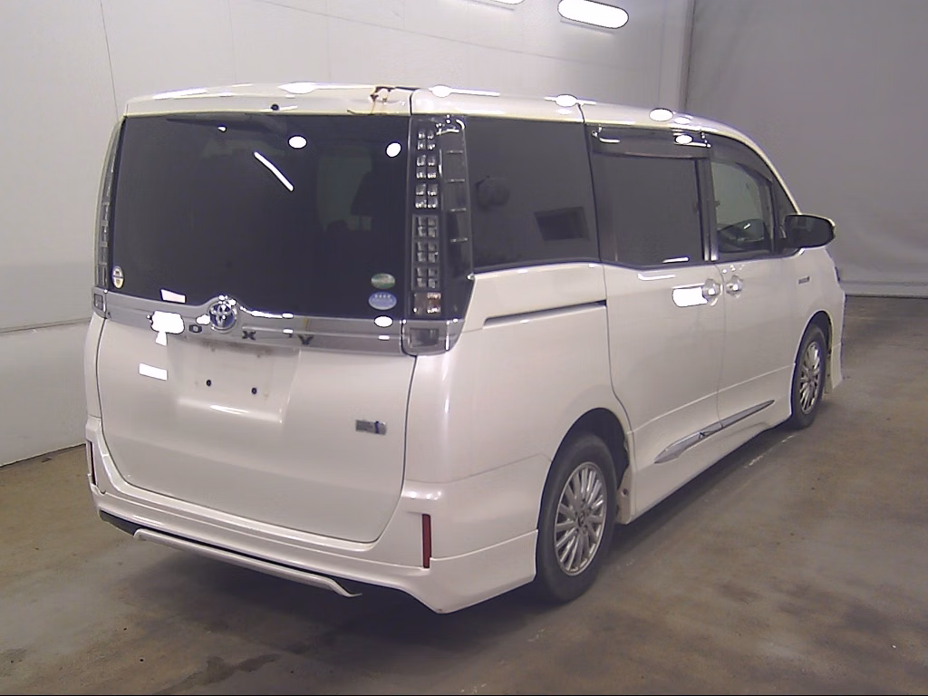 TOYOTA VOXY