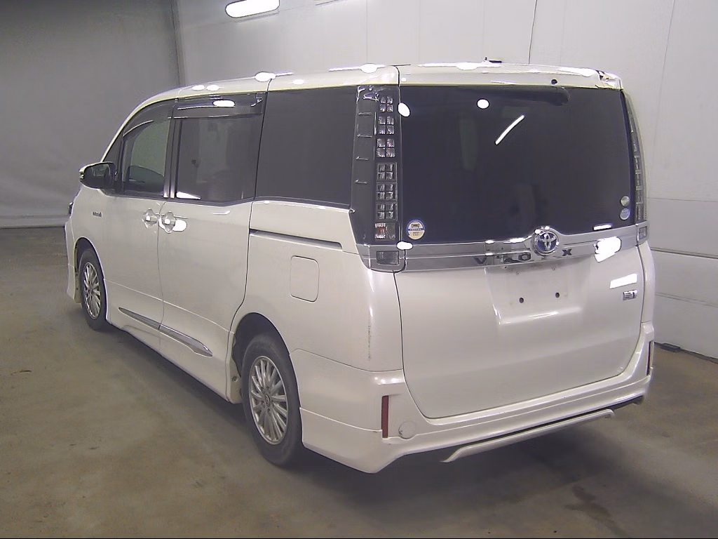 TOYOTA VOXY