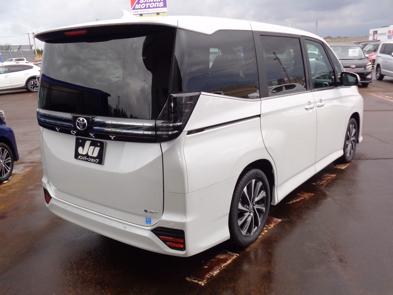 TOYOTA VOXY