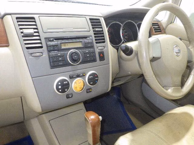 NISSAN TIIDA LATIO