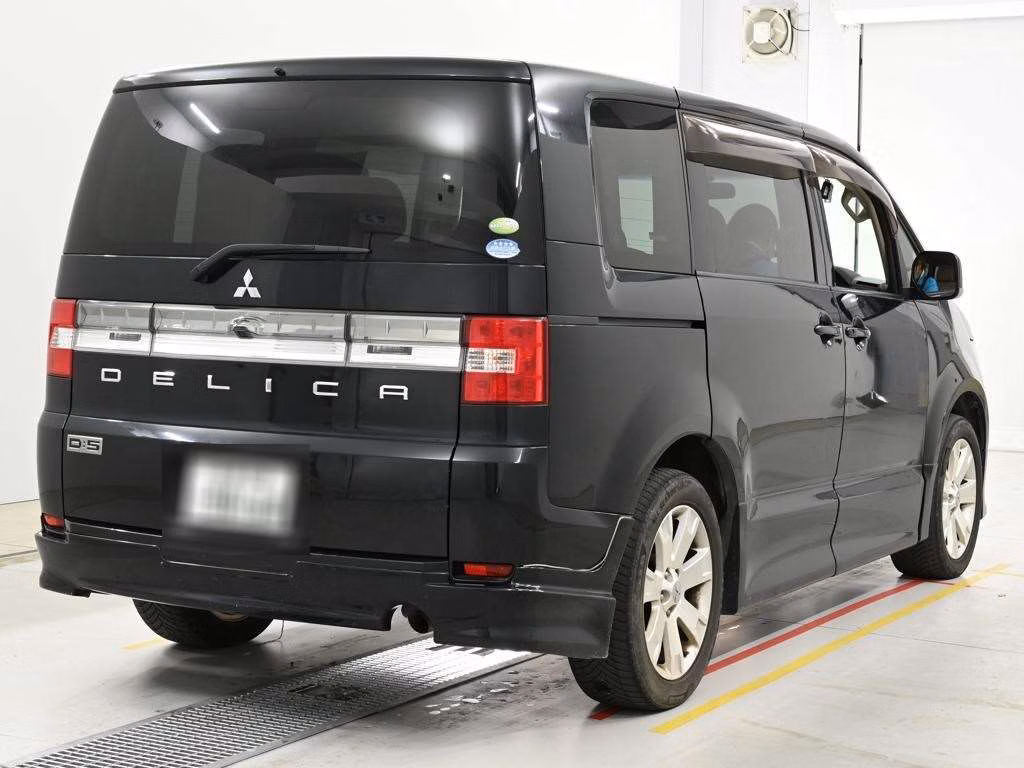 MITSUBISHI DELICA D:5