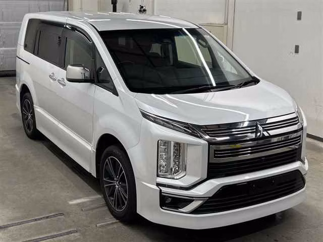 MITSUBISHI DELICA D:5