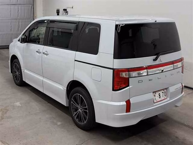 MITSUBISHI DELICA D:5