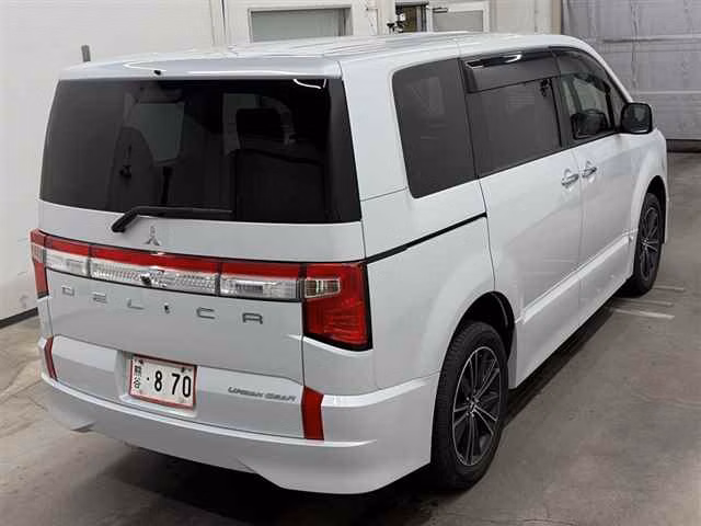 MITSUBISHI DELICA D:5