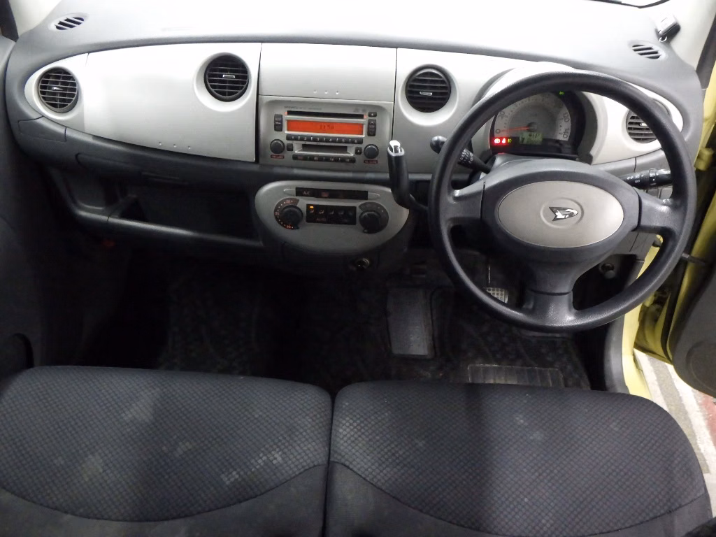 DAIHATSU MOVE LATTE