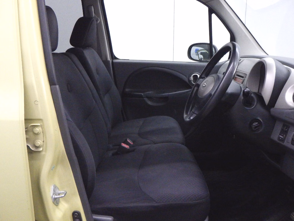 DAIHATSU MOVE LATTE