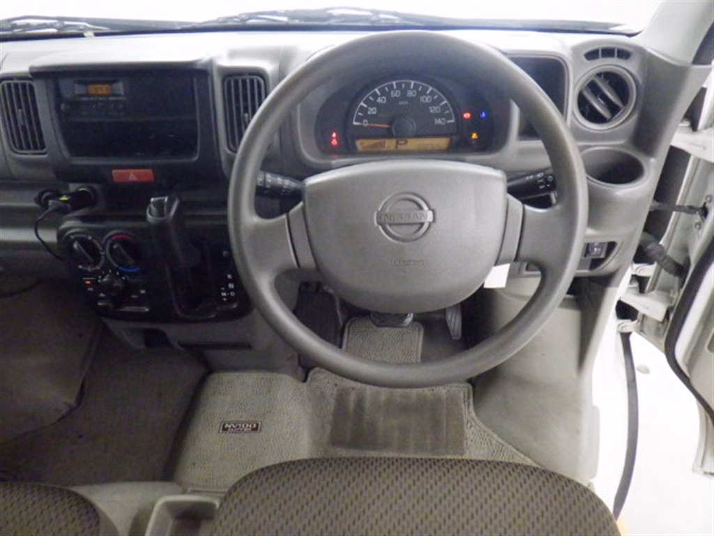 NISSAN NV100 CLIPPER