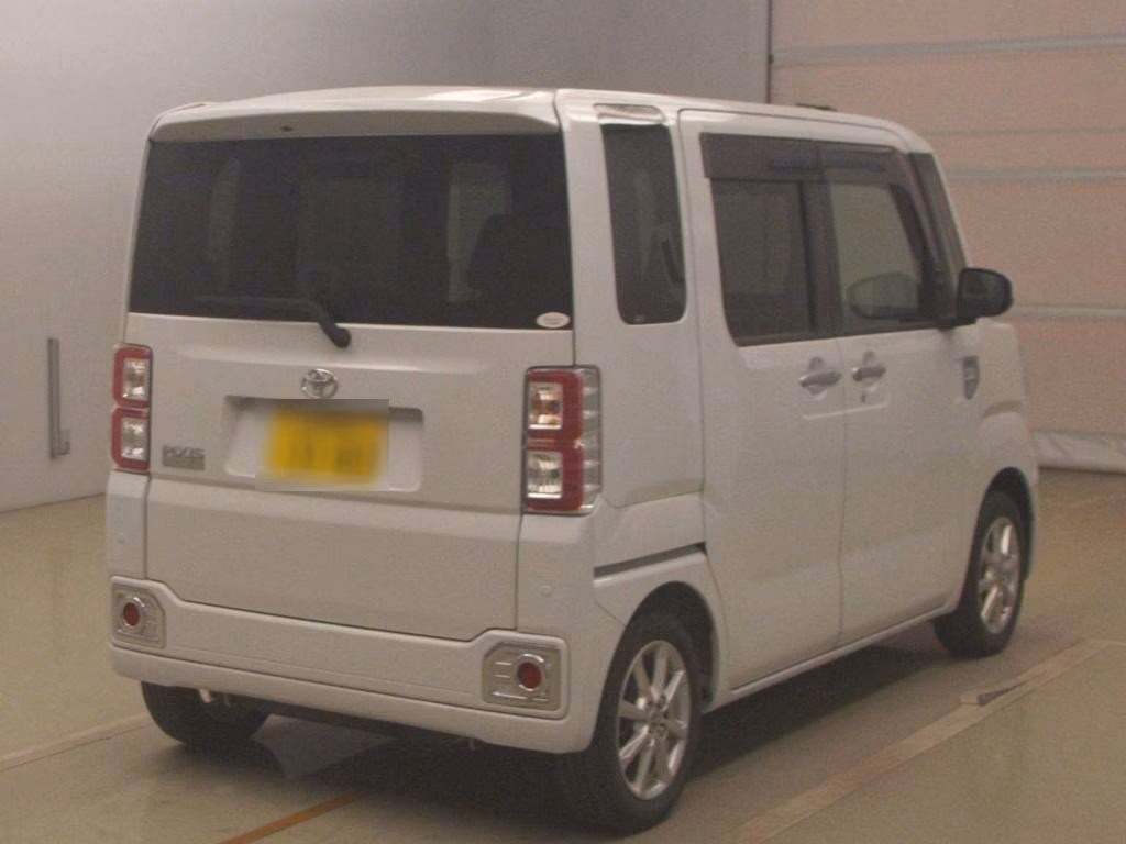 TOYOTA PIXIS MEGA