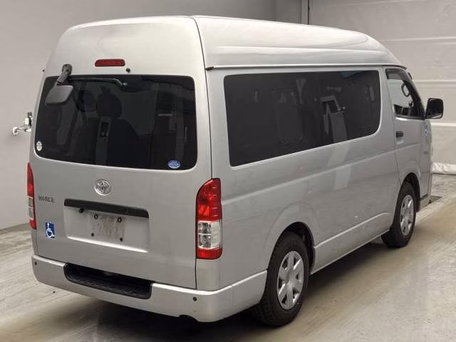 TOYOTA REGIUS ACE