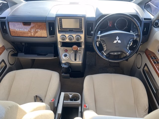 MITSUBISHI DELICA D:5