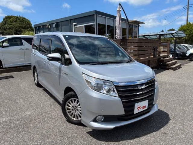 TOYOTA NOAH