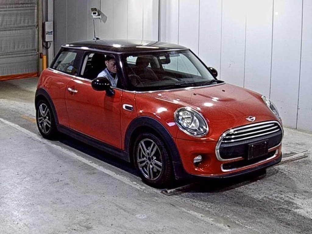 MINI HATCH
