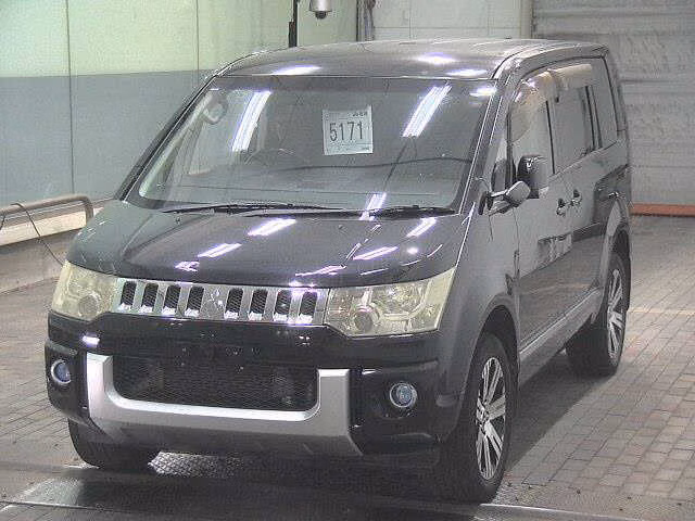 MITSUBISHI DELICA D:5