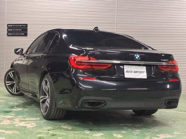 BMW 7-SERIES
