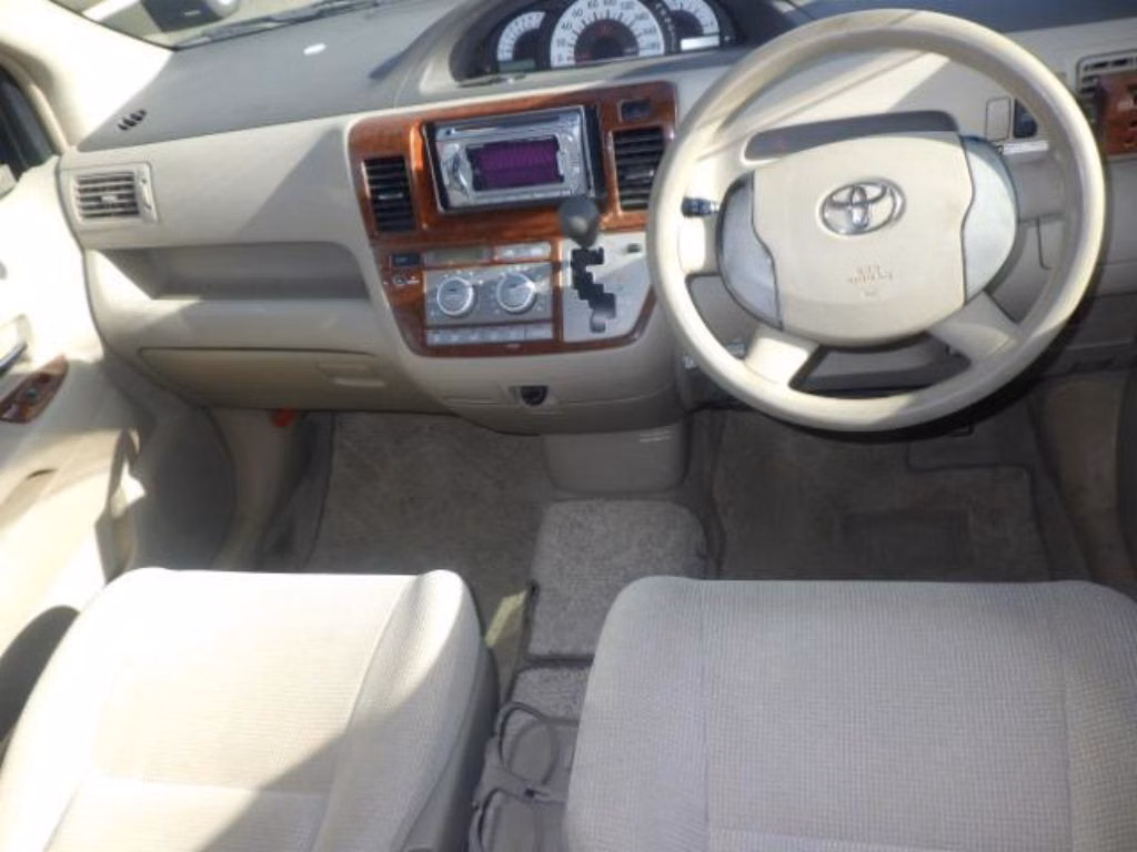 TOYOTA RAUM
