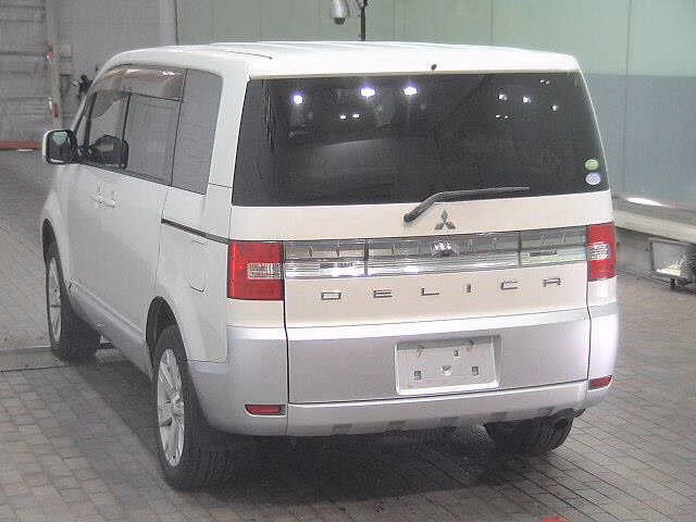 MITSUBISHI DELICA D:5