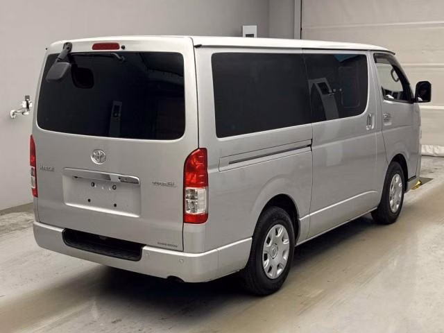 TOYOTA REGIUS ACE