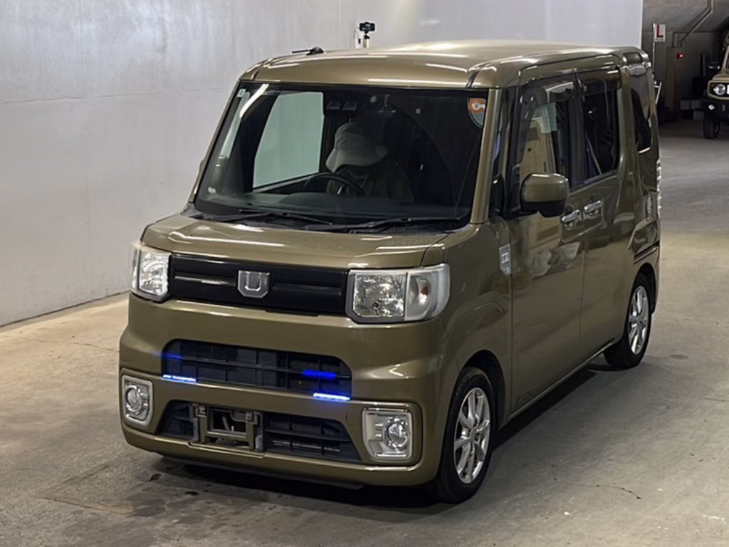 DAIHATSU WAKE