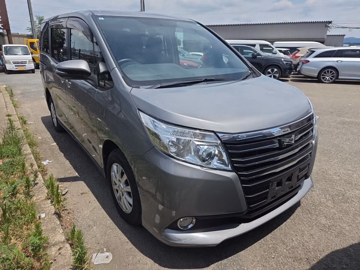 TOYOTA NOAH