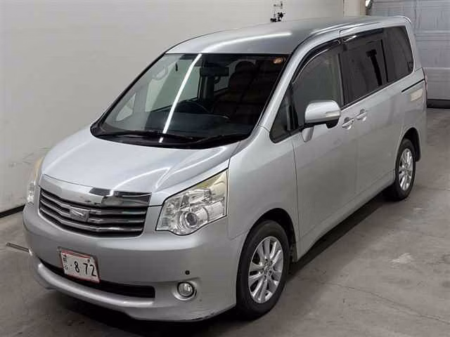 TOYOTA NOAH