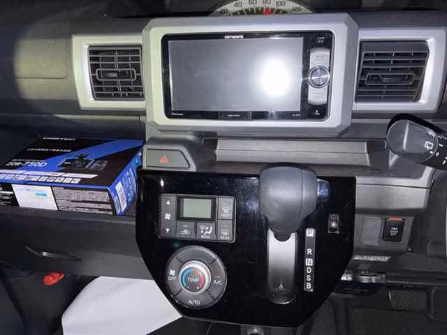 DAIHATSU WAKE