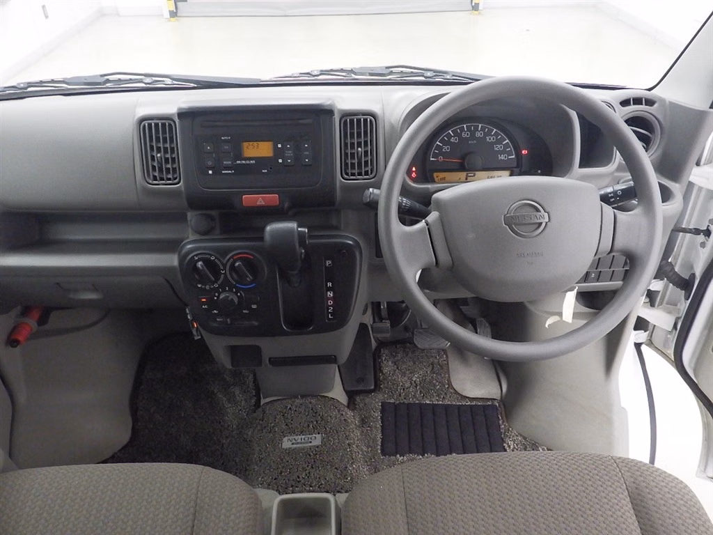 NISSAN NV100 CLIPPER