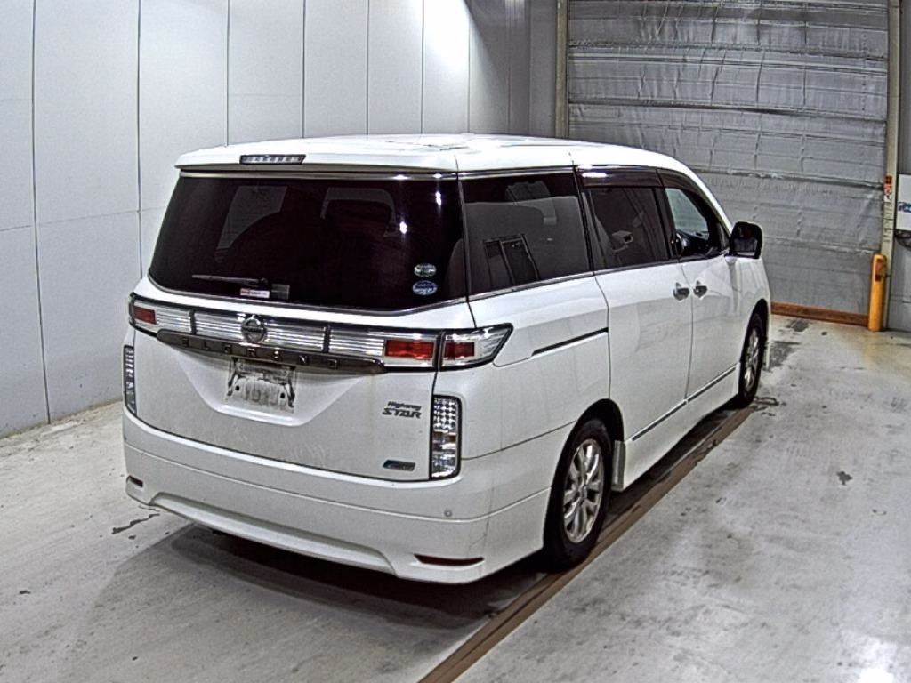 NISSAN ELGRAND