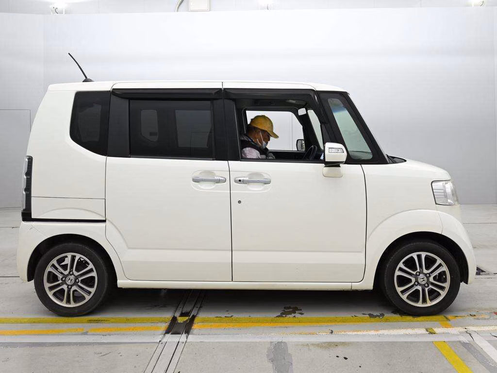HONDA N-BOX