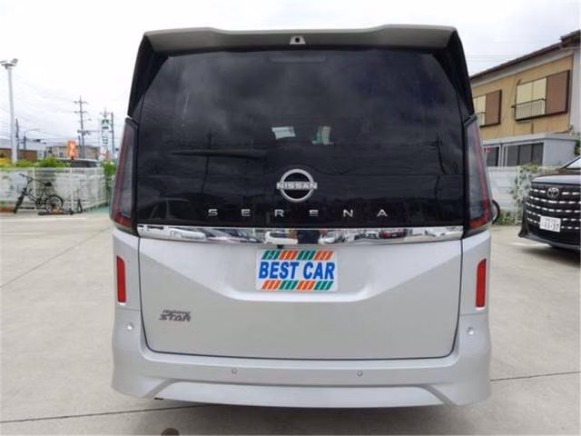 NISSAN SERENA