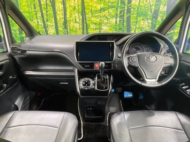 TOYOTA VOXY