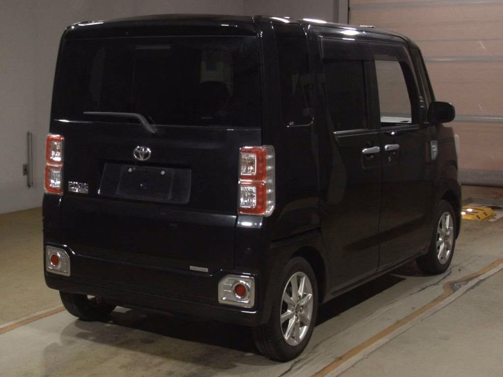 TOYOTA PIXIS MEGA